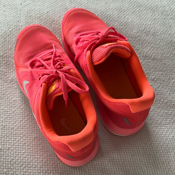 Woman’s Nike Dual Fusion X2 Pink Size 10 Almost New - Picture 7 of 9